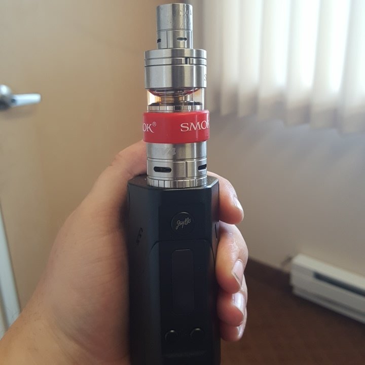 dwarfmangaming6's tweet photo. Loving the #TFV4 and the clouds that it chucks! #vape #vapelife #cloudchaser #Smok #mods #epicclouds #epiccloudz https://t.co/JMauLyBsuo