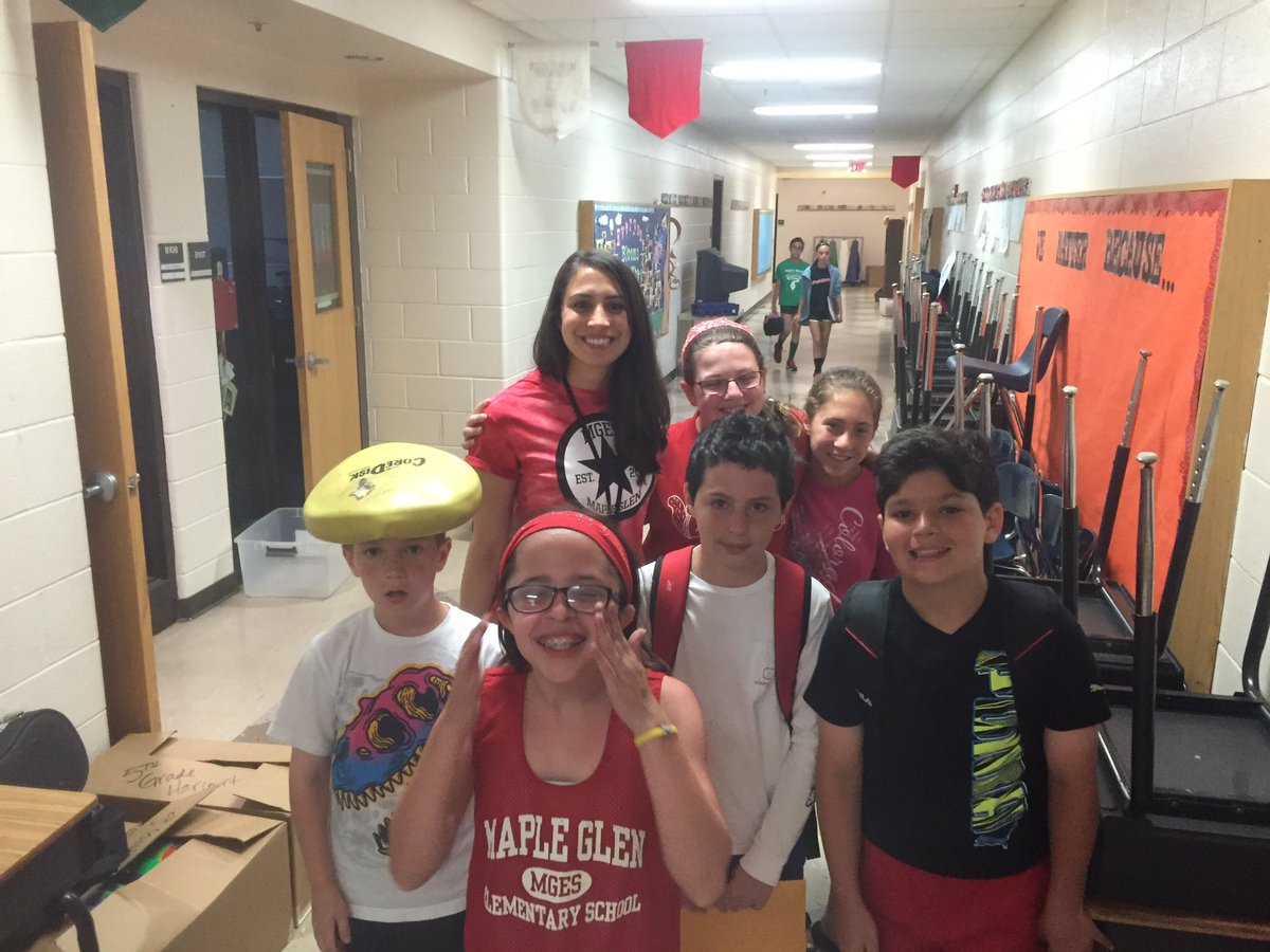 CarlyMillanSLP's tweet photo. I'm going to miss these friends! Have a great summer MG! 🎉☀️ @MGESChipmunks @MapleGlenPTO https://t.co/Li8hHqYoou