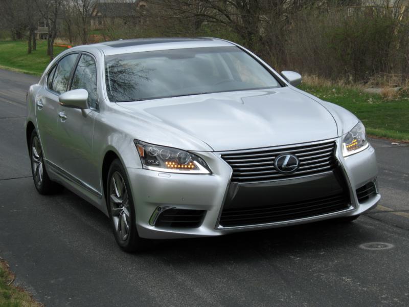 EveryCarListed's tweet photo. Indulgent Luxury: The 2016 #Lexus LS 460 #sedan #ls460 https://t.co/jyDQgrAKQI https://t.co/oPZUhKYood