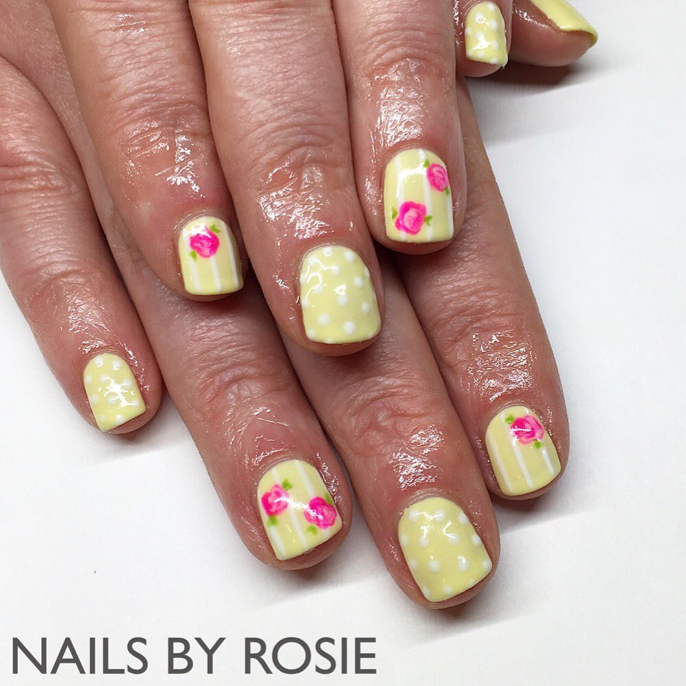nailsbyrosiew's tweet photo. Flowers 🌺🌸🌼 #Spring #nailart #nails #biogel @BiosculptureGB @ScratchMagazine @pro_beauty #showscratch https://t.co/LKAa1JLe6m