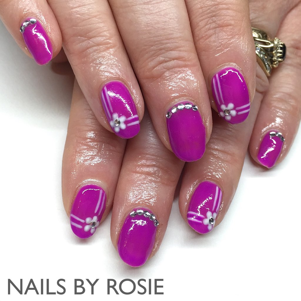 nailsbyrosiew's tweet photo. Flowers 🌺🌸🌼 #Spring #nailart #nails #biogel @BiosculptureGB @ScratchMagazine @pro_beauty #showscratch https://t.co/LKAa1JLe6m