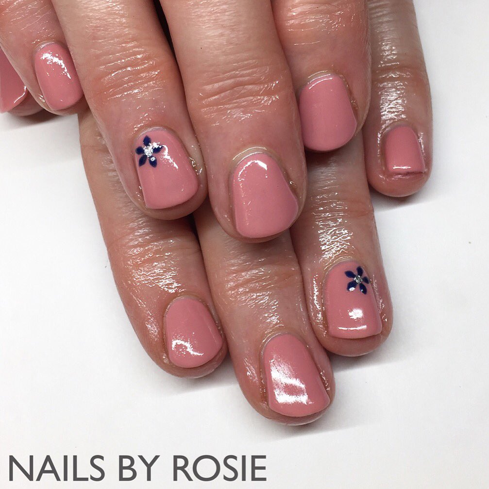 nailsbyrosiew's tweet photo. Flowers 🌺🌸🌼 #Spring #nailart #nails #biogel @BiosculptureGB @ScratchMagazine @pro_beauty #showscratch https://t.co/LKAa1JLe6m