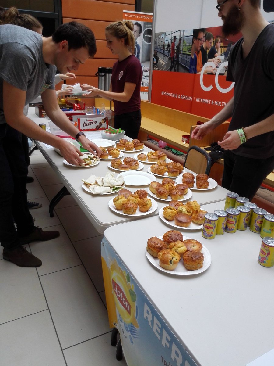 bdatelecomlille's tweet photo. Le TLday bat son plein ! @TelecomLille @Stdio_TL  @bdeTL1 Elèves et personnel de l'école ont répondu présents ! https://t.co/gkESZiVrKq