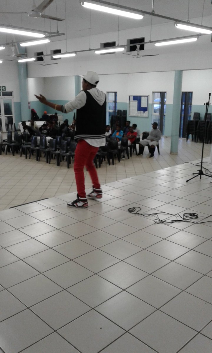 BooGangUID's tweet photo. @2proudDUBE repin One&amp;Only-SheBad at Waterloo Hall😊. The youngen RnB star killed is

#BooGangUID https://t.co/UzR7WK0PGX