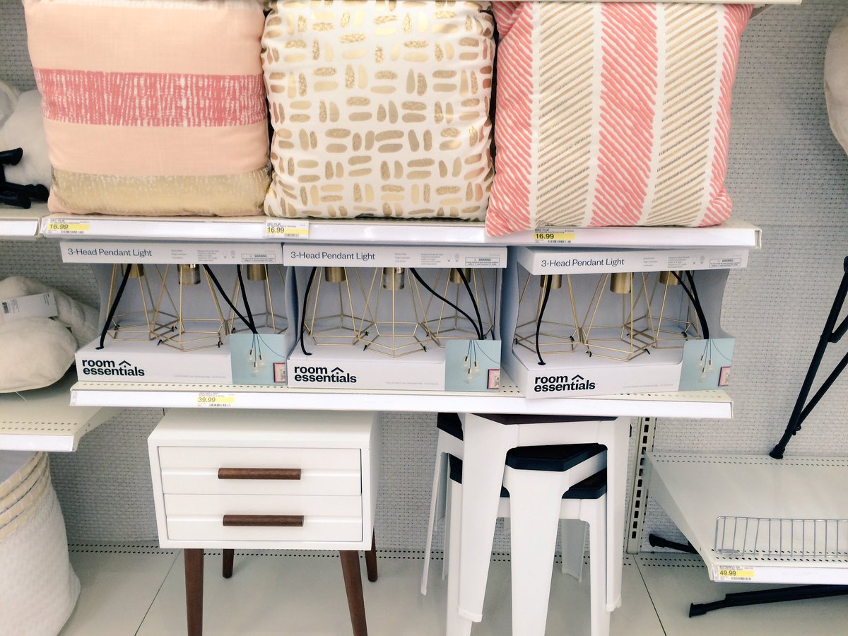 TGTKathrynR's tweet photo. Back to College home flat set and really to sell #TargetStyle #T751 #BTC https://t.co/QecWH6yjpK