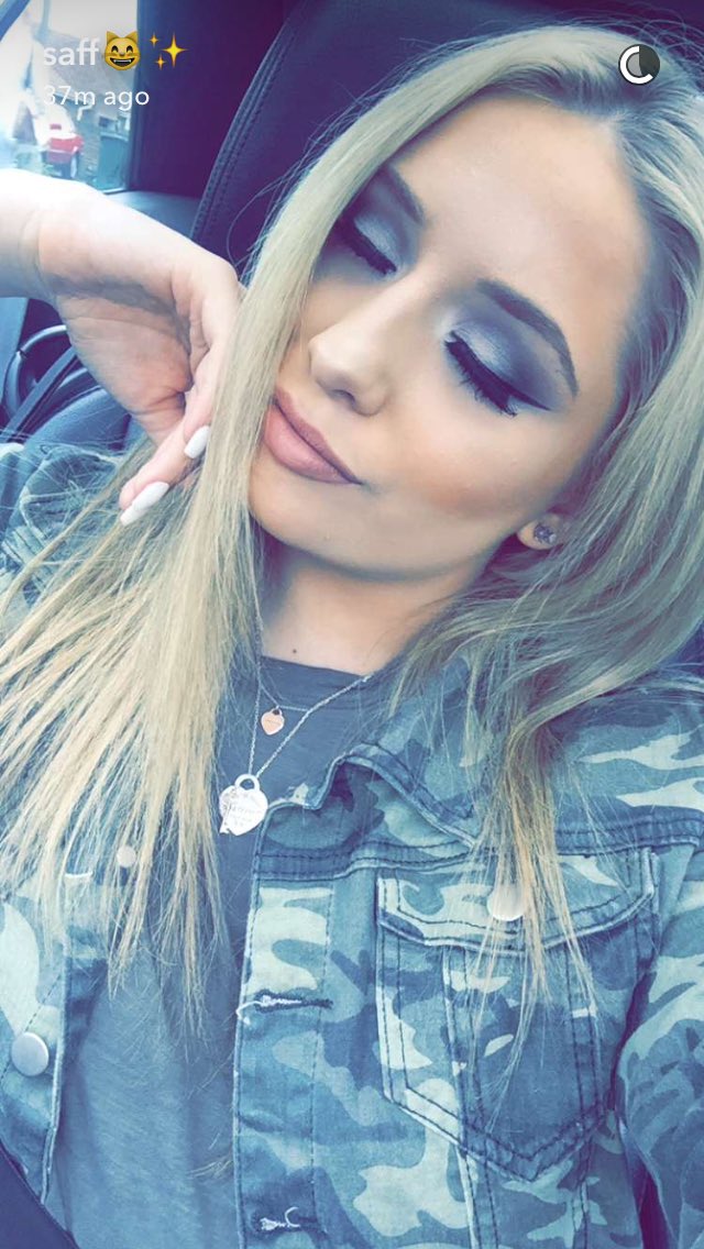 pointlessjemily's tweet photo. MAKEUP MAKEUP MAKEUP😍 @imSaffronBarker https://t.co/vBudJB2ytc