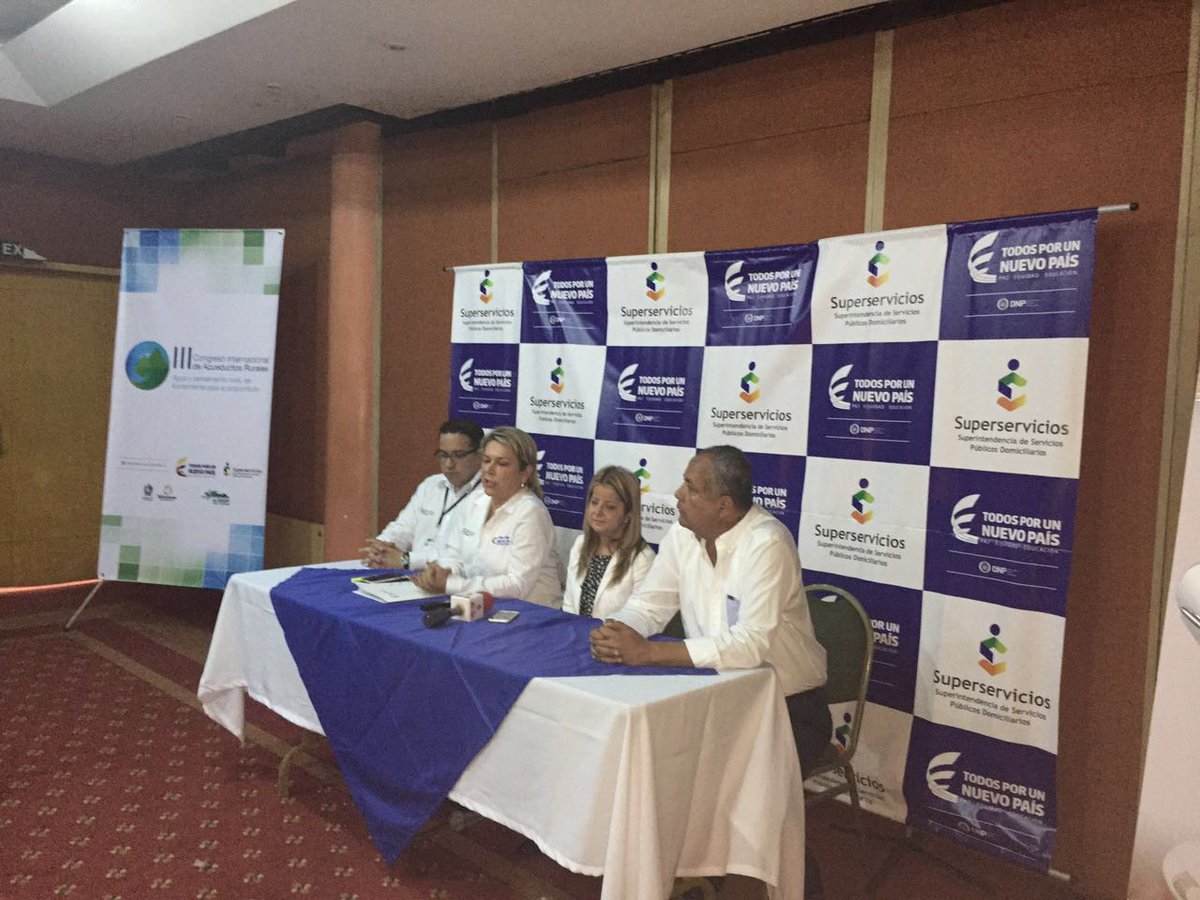 Superservicios's tweet photo. Ahora, @pduquecruz @elsanoguerabaq y @OscarBarretoTol socializan con medios objetivos de #CIAR2016 e importancia. https://t.co/j0apjjk8PV
