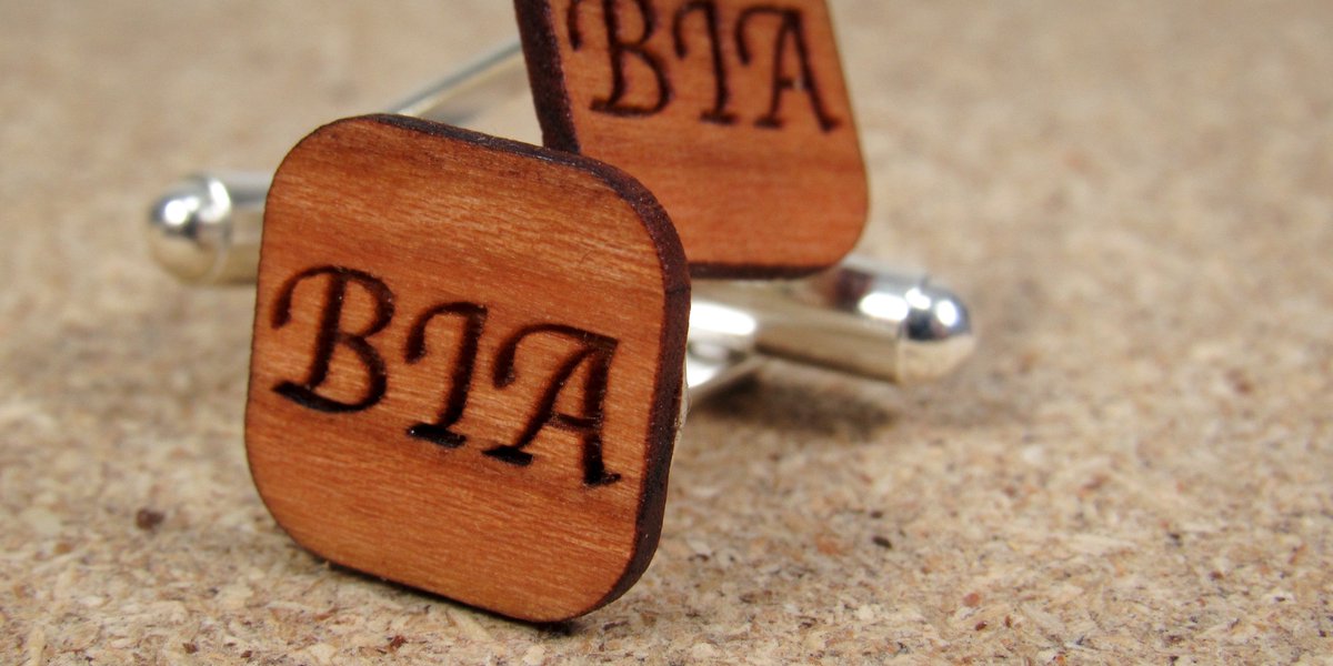 circamade's tweet photo. Custom engravings look great in Cherry wood, like this one for a wedding. Choose yours at https://t.co/x73IRemLLz https://t.co/UULvwXkPE4
