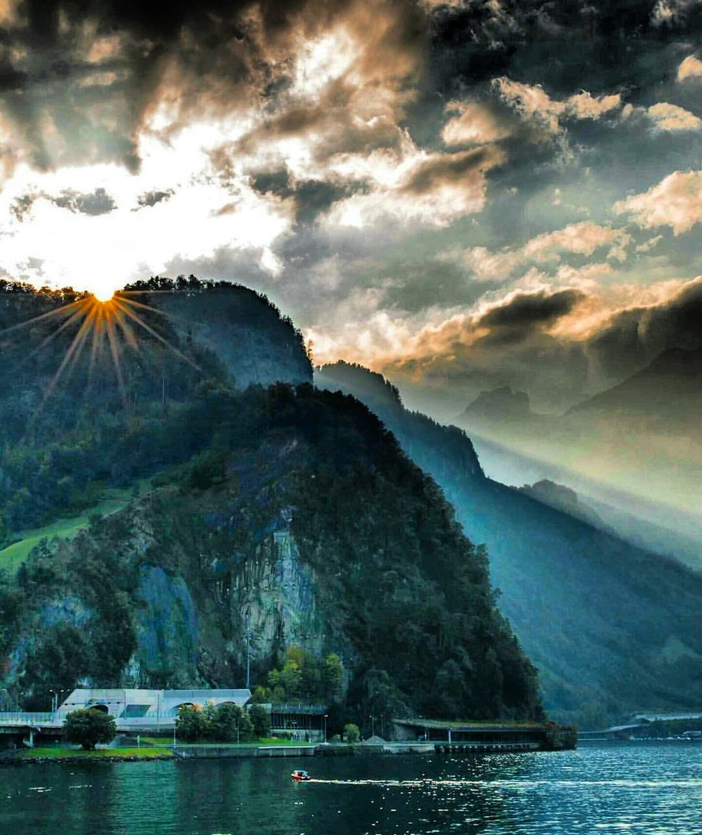 alvissecurity's tweet photo. Luzern #luzern #schweiz #schwiiz #suisse #switzerland #svizzera https://t.co/2XwOWlmLn8 https://t.co/mGvOYhp8qb