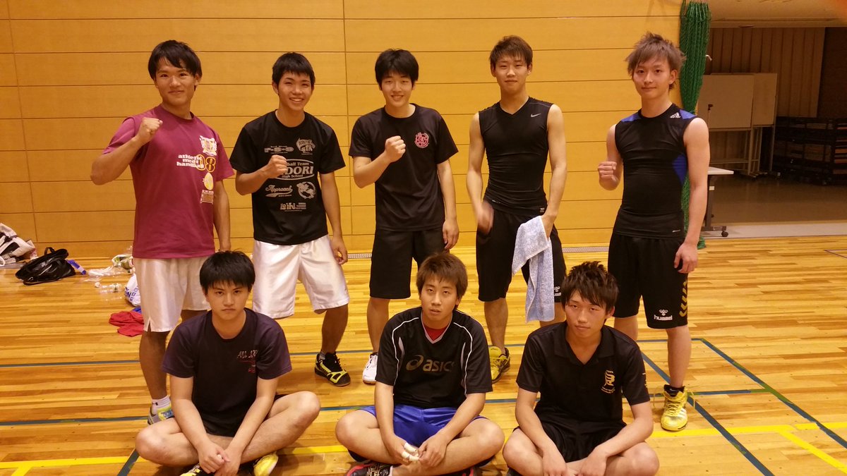 ハンドボールサークル チーム名未定 今回集まったメンバーは 名城大学5人 豊田工業大学1人 緑高校が2人でした ゴールキーパー急募 マネージャーもいないので大歓迎です