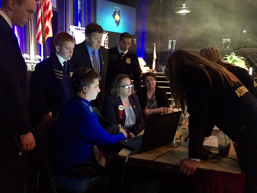 hollyspangler's tweet photo. Great minds at the @IllinoisFFA convention, sorting through state officer elections. #ilconv16 #buildffa https://t.co/2TV229IPqT