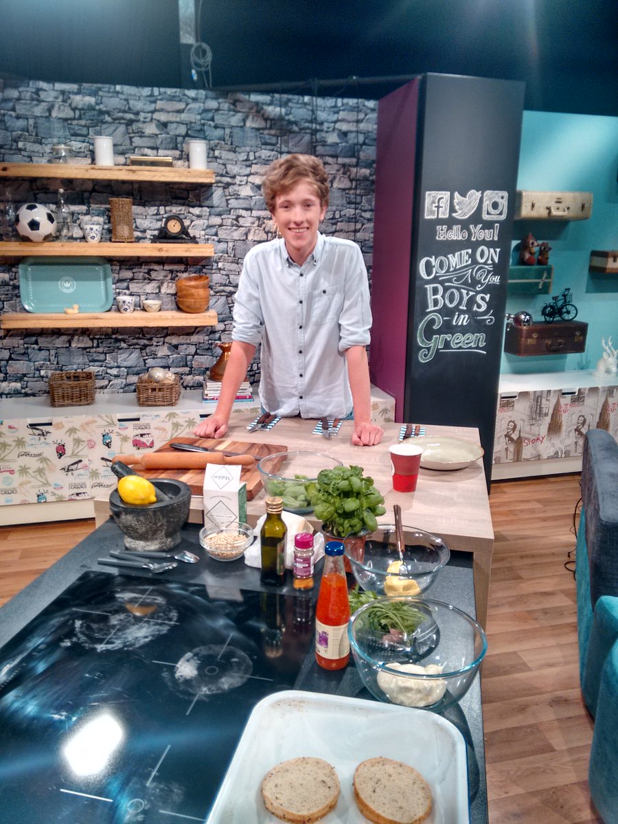 SixOClockShow's tweet photo. Well would you look who it is! @chefadrianm is setting up his yummy cajun melts #heaven https://t.co/MKQi5PkFrF
