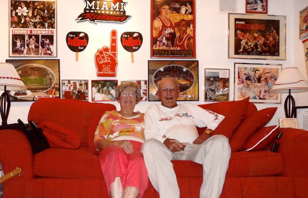 MiamiAlum's tweet photo. Submit a photo showing your #MiamiOH pride with #MiamiOHcrazy or visit https://t.co/Qf8TwZdgWx https://t.co/ZdNxoJxdY0