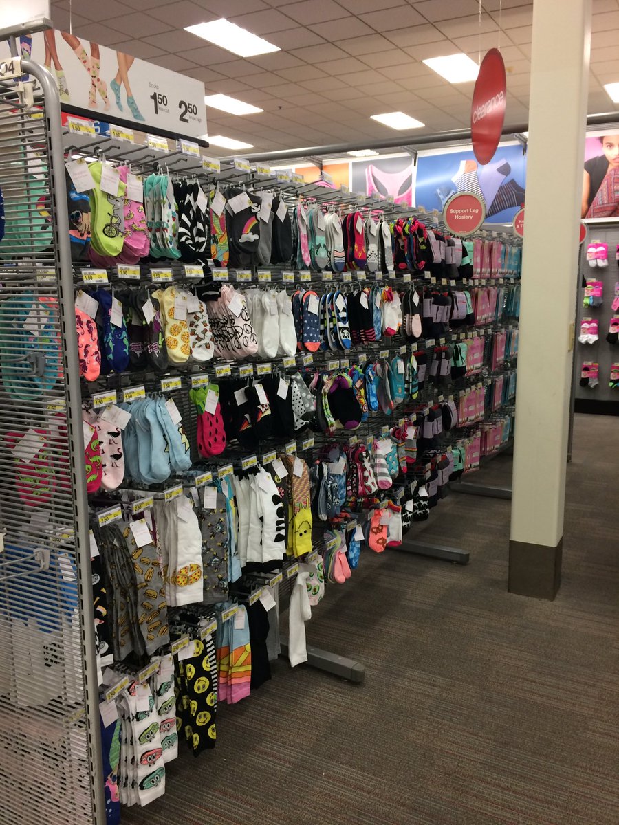 MMcHenry1376's tweet photo. Filling the floor!! #1376 #letsdrivesomesales @BRossTarget @naylor_evan @DavisShana @JKennedyTarget https://t.co/KrVb8onNUr