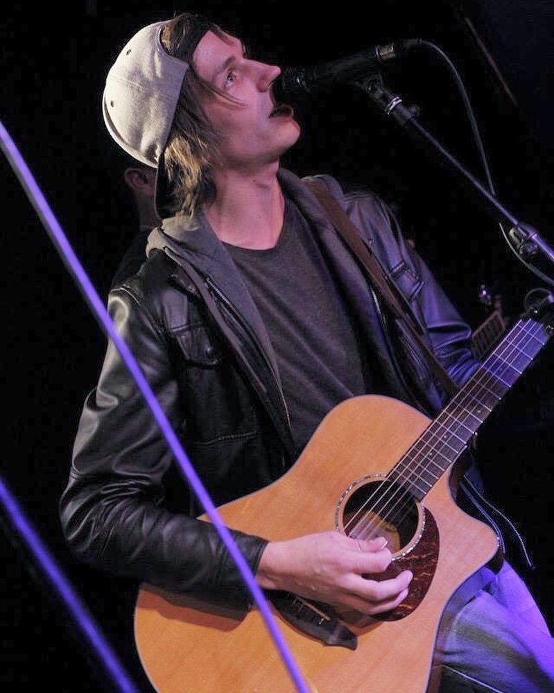 LittleTimeOff's tweet photo. Sangin' for ya! https://t.co/L7tZnntmzO https://t.co/eTkYRfgWAr