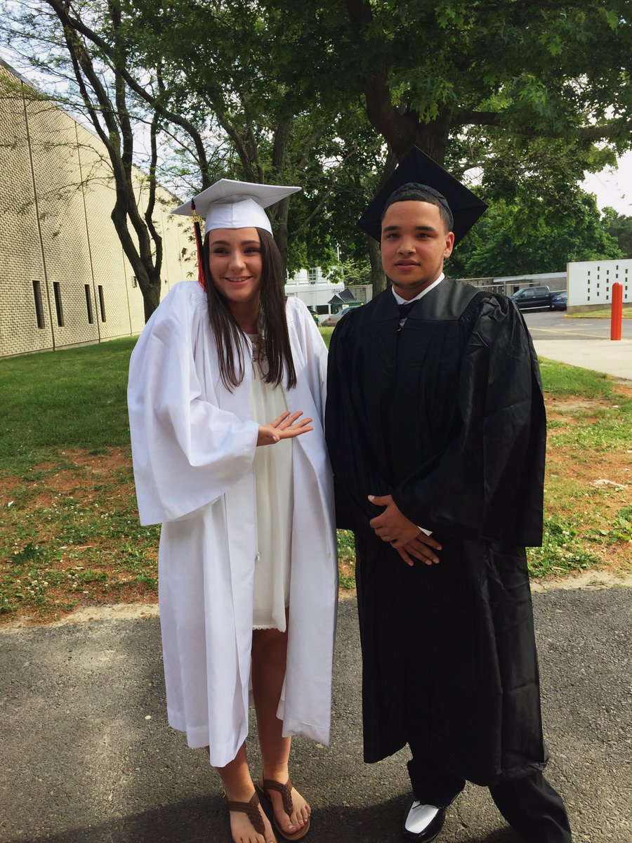 Rebecca_Ragoo's tweet photo. graduation #phs2016 https://t.co/pRM7mwE3R8