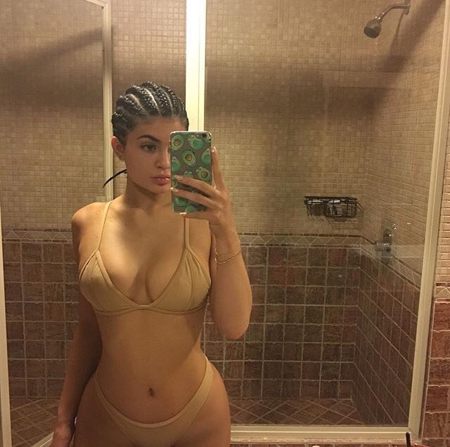 _KardashiansOff's tweet photo. Kylie recently on Instagram. #JennerUpdates #KylieJenner #Instagram https://t.co/eED4xqyWUU