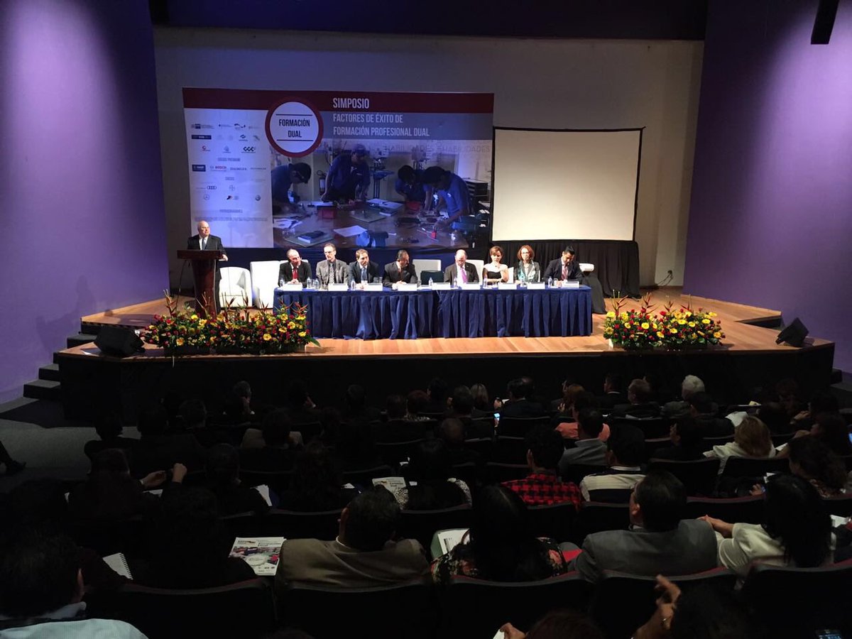 rtuiran's tweet photo. Inauguré hoy el seminario "Factores de éxito de la formación dual", en el marco del año dual Alemania-México. https://t.co/2Tu838vrqP
