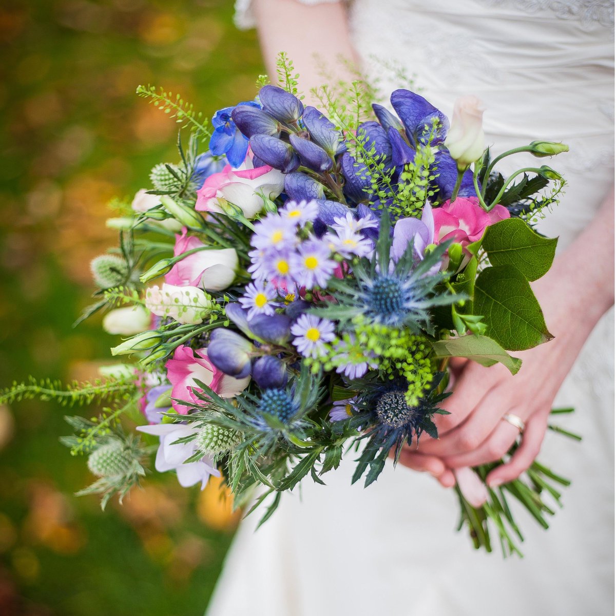 anenglishwedd's tweet photo. Lovely Spring bouquet. Thistles make an interesting flower choice #weddingflowers https://t.co/eDSqjN5IvI