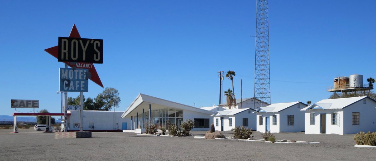 PeterCorbett1's tweet photo. Started rollin' down that lost highway &amp; found Roy's on Rt 66 in Amboy, CA, a Mojave mirage. https://t.co/Yv5kZPSkoG https://t.co/IHpDc5Uwio