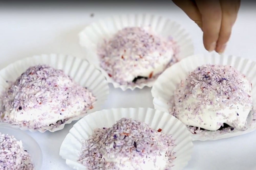 sbragadining's tweet photo. Forget what you knew about Sno Balls. @MarqessaM presents her tasty take via @billy_penn! https://t.co/wNQmfAfZuG https://t.co/eU0r7inmJI