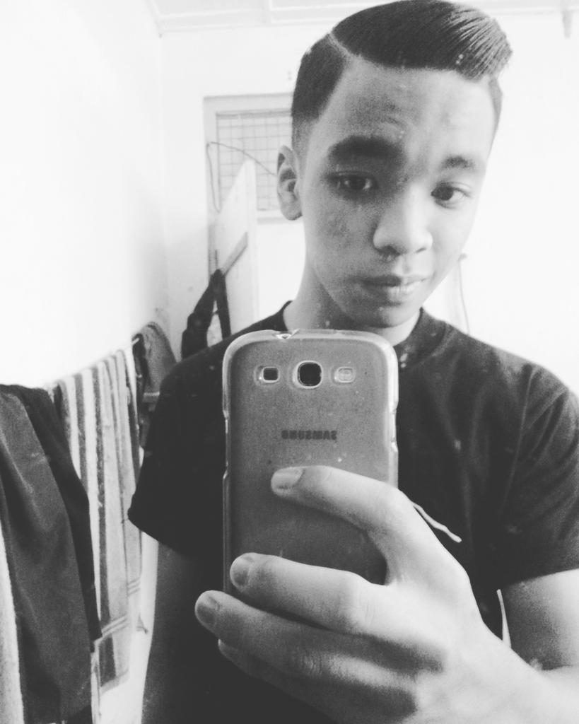 here_luqman's tweet photo. Night .
#barbrothers #sleep #pomadour #fridaynight https://t.co/q2jFBSxlEQ