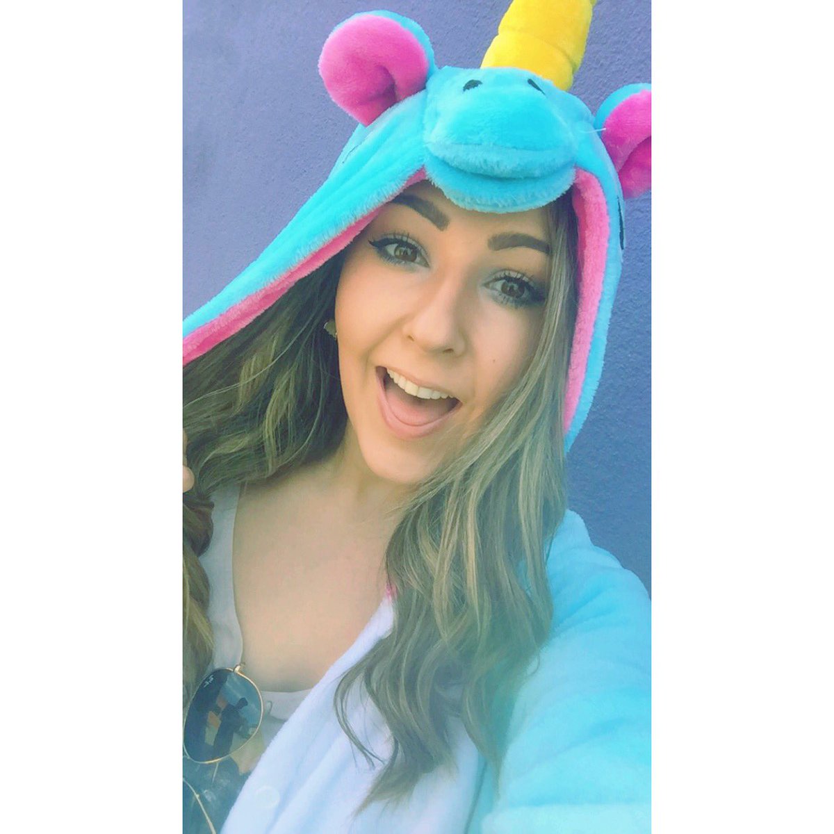 tbaybaker's tweet photo. Chilling in a unicorn onesie #drpepper #onesie #unicorn https://t.co/4SonvxGv5L