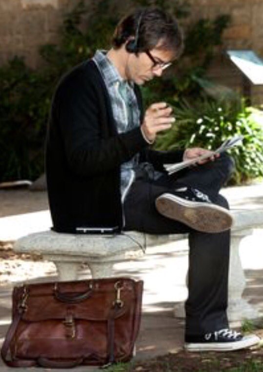 drjean_neuro's tweet photo. @EricMcCormack @ProstateCancerC Reppin' plaid whilst portraying fave character, Dr. Pierce! #PerceptionTNT #satchel https://t.co/CtqPsD8iEK