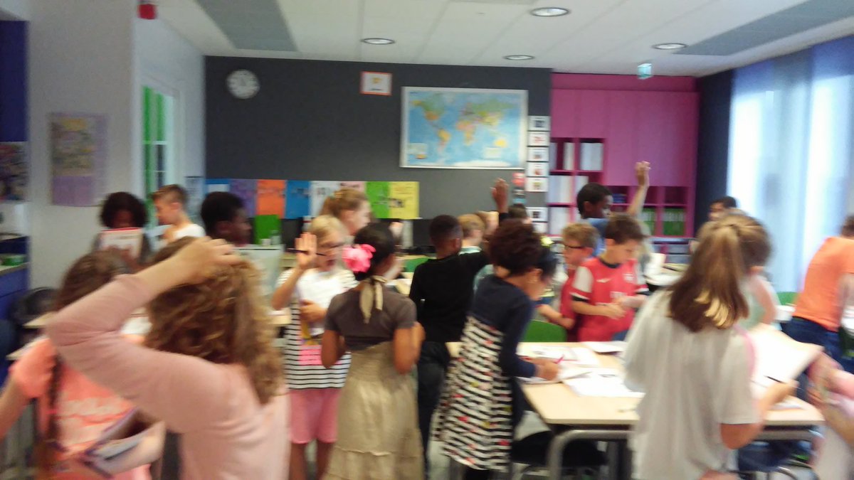 Chaos? Gezellig aan het kletsen? Nee! Ze zijn op zoek naar iemand die de PV kan vinden! #cooperatiefleren #EDI