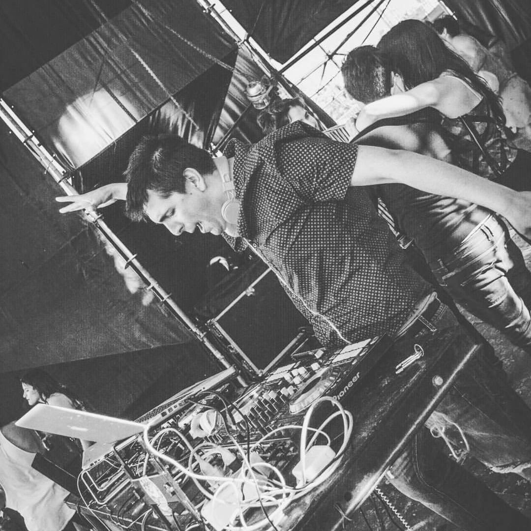 fueloil_disco's tweet photo. Hizo bailar al faro... PdD16 ... Jackson bar ... 

Y ahora te toca bailar A VOS !!! 💯🎉💥🎊🍾😱👯💃🏻 https://t.co/oqNNJ4ZpdW