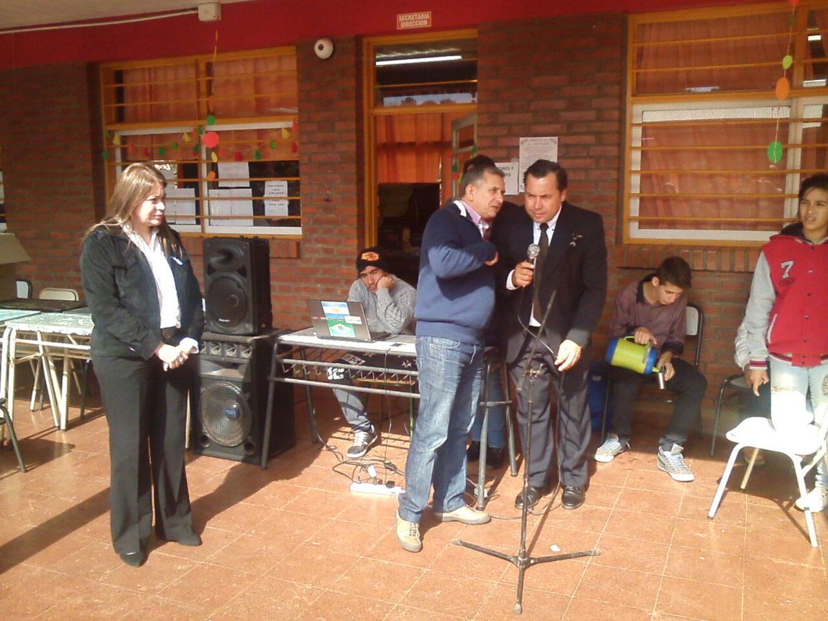 misioneseduca's tweet photo. Escuela Técnica 22 de Santiago de Liniers, séptimo aniversario, visita de @ivonneaqui https://t.co/uFVfEsnmmI