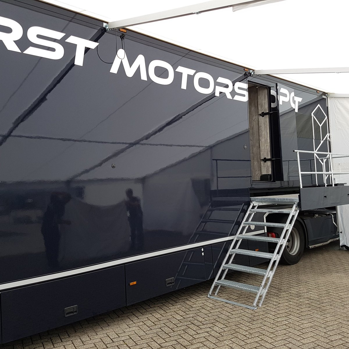 getrex's tweet photo. Tentje voor Van der Horst Motersport https://t.co/cwXKYx6wgY