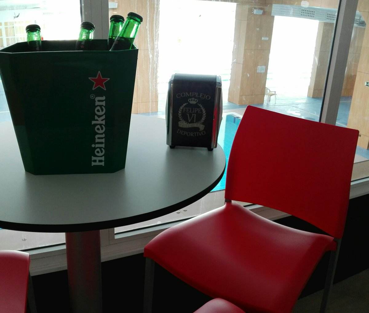 BarFelipeVI's tweet image. ¡Se acerca el verano! Y como viene...
Ven y refréscate con nuestros batidos caseros, helados, AIRE ACONDICIONADO...