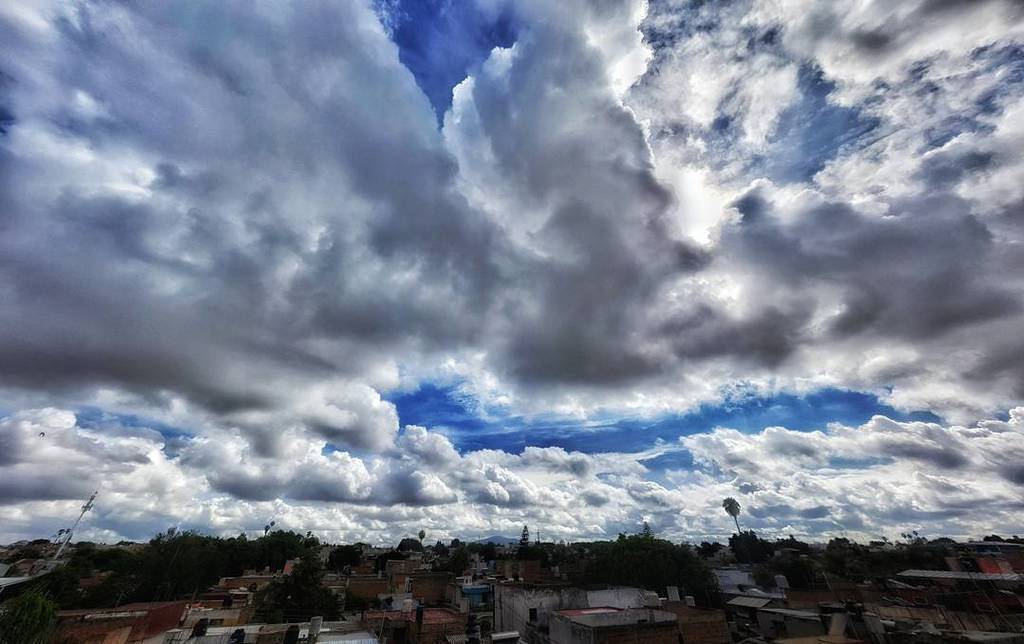 davesonico's tweet photo. Mas o menos el poniente
#enguadalajara #samsunggalaxynote5 #fotoinformador #igers #ig_capt… https://t.co/3YAJRO9uGB https://t.co/7CN1WWScgz