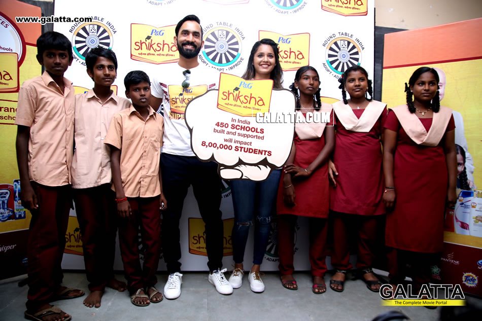 DipikaPallikal's tweet photo. Happy to be part of @pgshiksha! We Loved spending time with the kids and teaching them a bit of squash &amp; cricket:) https://t.co/kYaybH9tt3