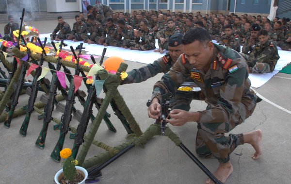 Ye Naga Regiment toh China ke saath joint exercise karne gaye the .. ye bhi 'communal' ho gaye! #ShastraPooja