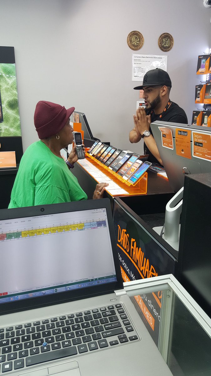 Jesse_Chauca's tweet photo. #SideSelling @Premium Bringing much needed color๐ธ๐ถto Brooklyn! #ColorMeOrange #BK๐ช #TeamCernadasNYC @LauraMcLaugh96 https://t.co/5NUNxJFO6S