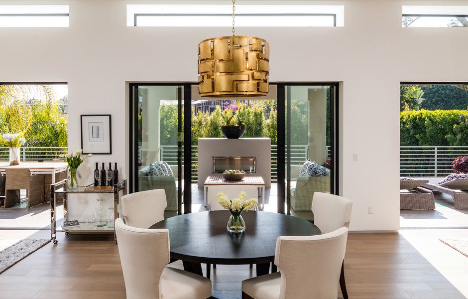 TheAgencyRE's tweet photo. In the heart of #BeverlyHills, 1085 Carolyn Way is a masterpiece built for incredible living https://t.co/ISncYYlhR4 https://t.co/XAH9zDQ15u