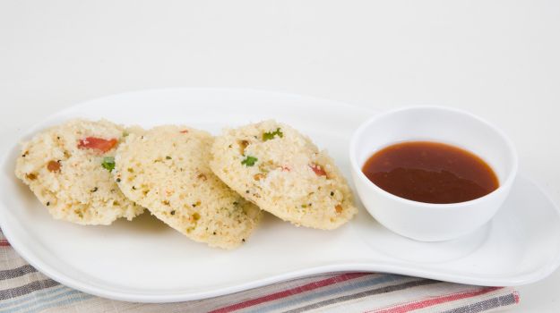 sonusuresh16's tweet photo. @TupperwareIN Oats Idli .healthy and tasty too !  #BillTale106 #HomesMadeBetter https://t.co/ExtxPioj8I