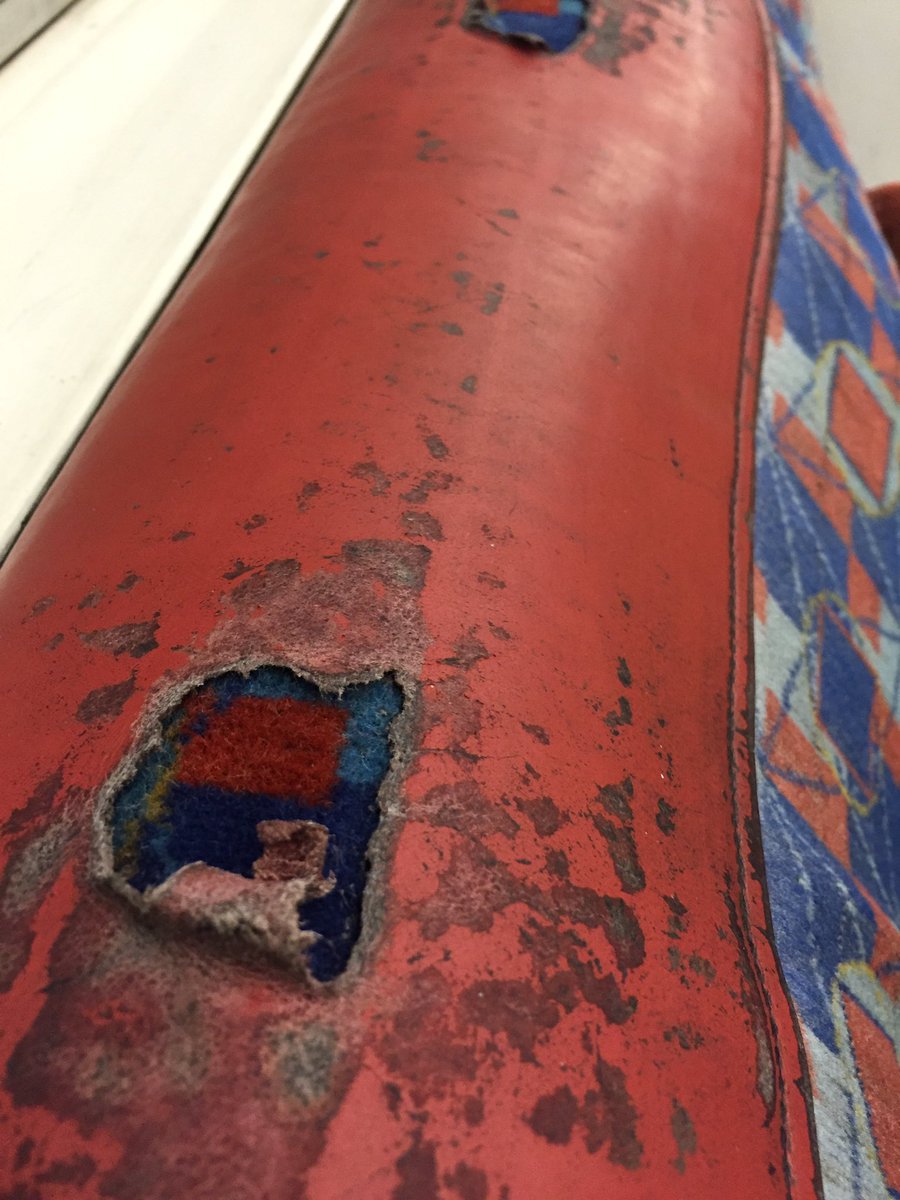 hmx500's tweet photo. #3235-hope the bonus received for not upgrading these trains years ago paid for a nice holiday @bakerlooline @TfL https://t.co/L0CI0vG34Z