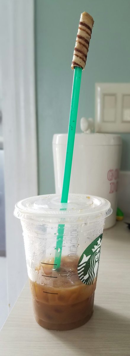 SeeUnderwater's tweet photo. Cookie Straw Hack! #starbucks #seeunderwater #hacktheplanet lol https://t.co/7Hnj2eRG2r