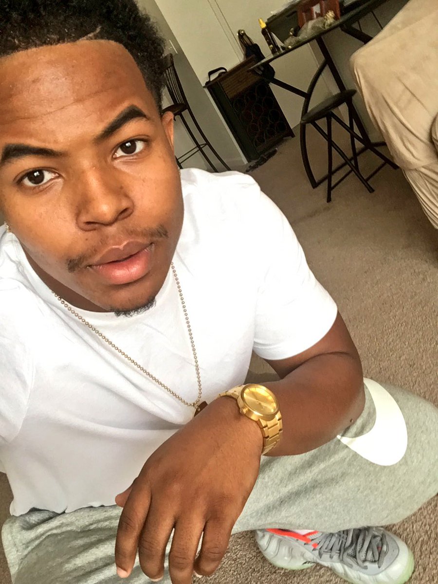 DierriusG's tweet photo. #blackguytwitter these damn near ๐ฅ๐ฅ , https://t.co/eP3oDuwaxF