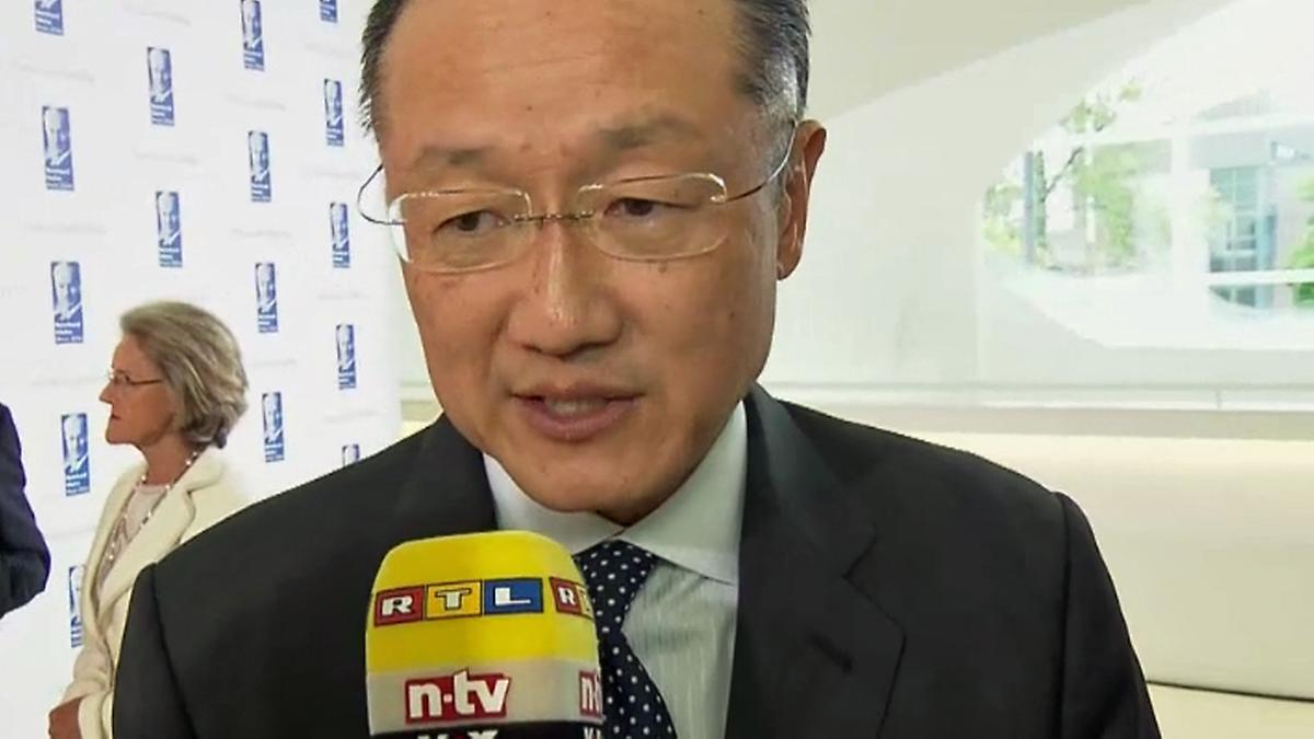ntvde's tweet photo. Weltbank-Chef Jim Yong Kim zum Brexit: "Wir machen uns große Sorgen" https://t.co/WbtWS0h12s  (Video) https://t.co/GtwheERLTW