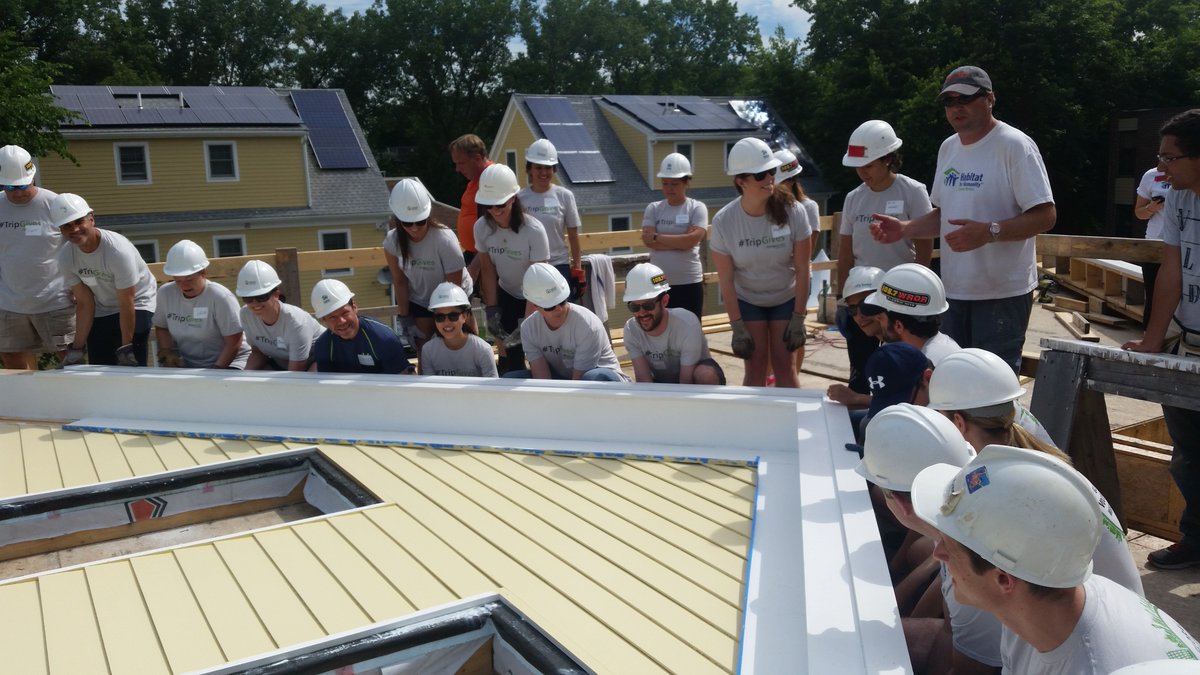 sebasrfmg's tweet photo. #TeamWork #TripGives volunteer work with Habitat for humanity #BuildingHomesBuildingHope https://t.co/HKYVVZVZ5C