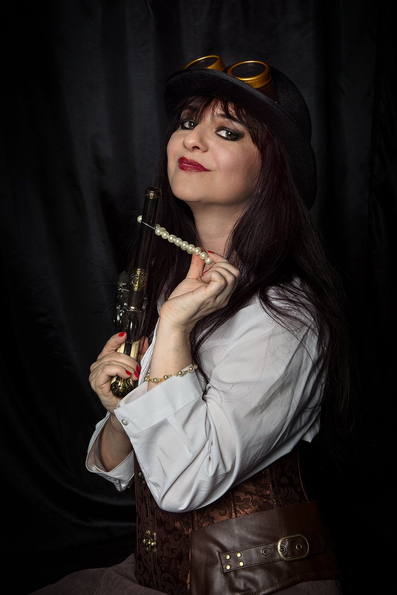 FerociousKit's tweet image. 'Try &amp;amp; take it if you dare' © Gwynfryn Jones #steampunk #goggles #pearls #pistol #photoshoot #modelling #corset #hat