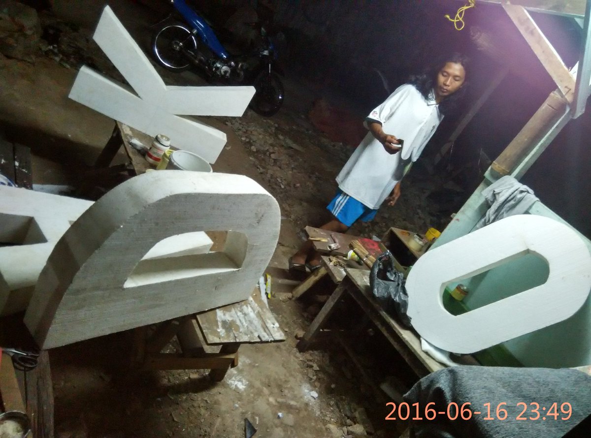 bukanwongjowo's tweet photo. Kamis tengah malam jum'at... mangaat😍😎💩👻

#sterofom #font #odka #kirim besok kePadang. https://t.co/8hdU3herny