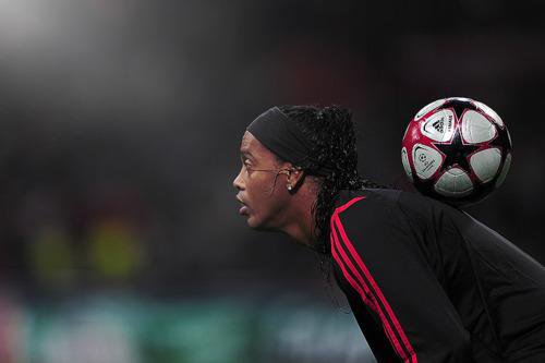 MotivacionesF's tweet photo. No creía en la magia hasta que vi jugar a Ronaldinho. https://t.co/BcYPbvIbm3