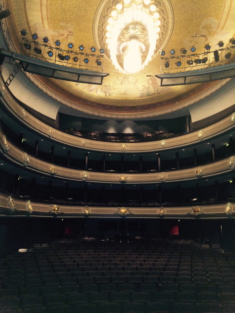 EmiliePos's tweet photo. Laatste stop: Koninklijke Schouwburg Den Haag. Nog 4 en dan is het fini! #Intouchables https://t.co/MawObBCznw