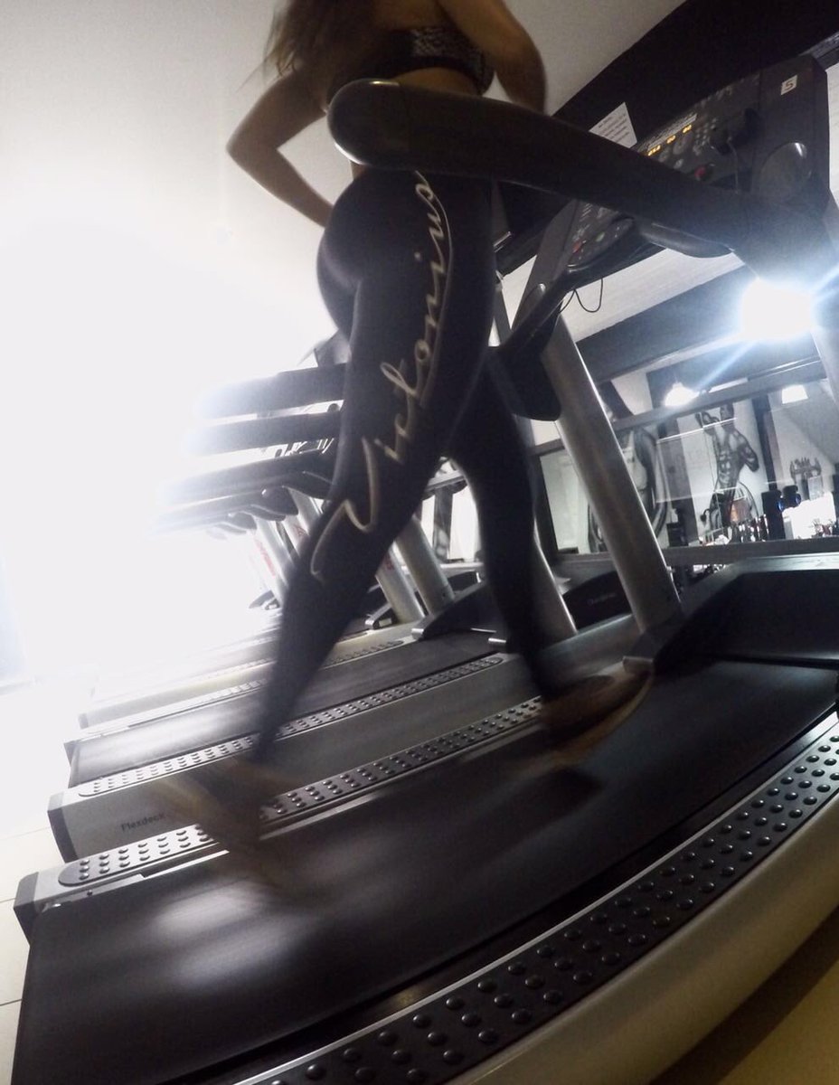 MoyanoJime's tweet photo. #hoyseentrena #gymtime
Ropa: #victorius #wildladies #fit https://t.co/RQiGIh8EVD
