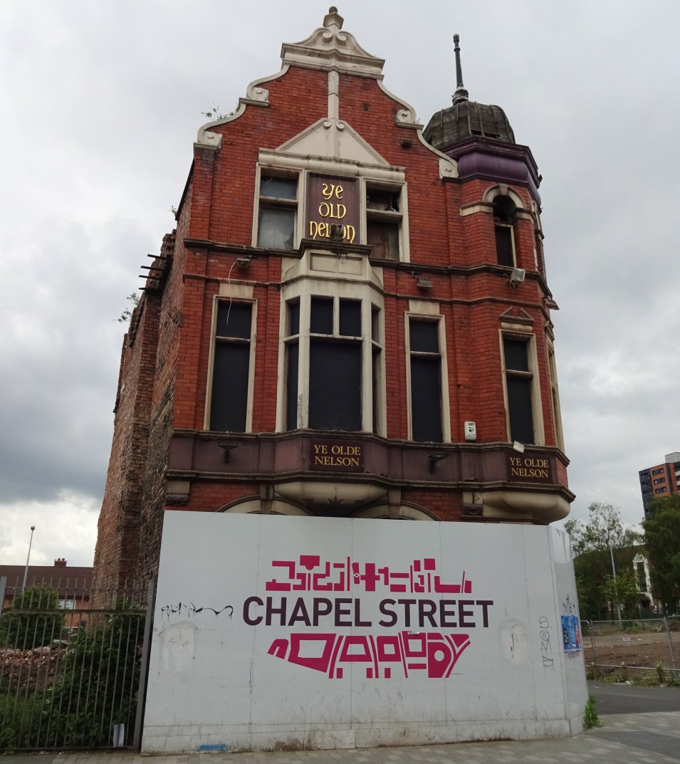 salfordstar09's tweet photo. Bulldozers move in on listed Ye Olde Nelson pub on Chapel St https://t.co/G1Lkv3MKdI #Salford #victorianweek https://t.co/LdxfXQYlXx